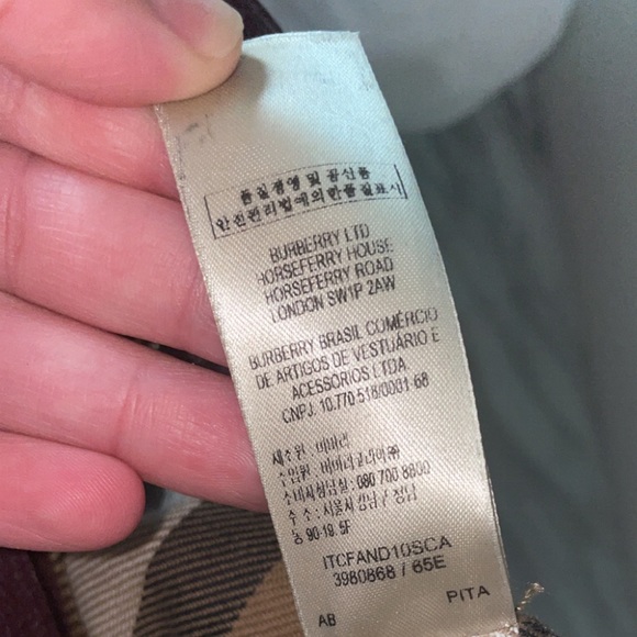 Plum Burberry strap bag. - Picture 6 of 7